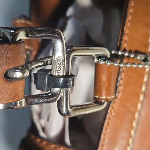 Coach Hamilton - Picture 2 of 12